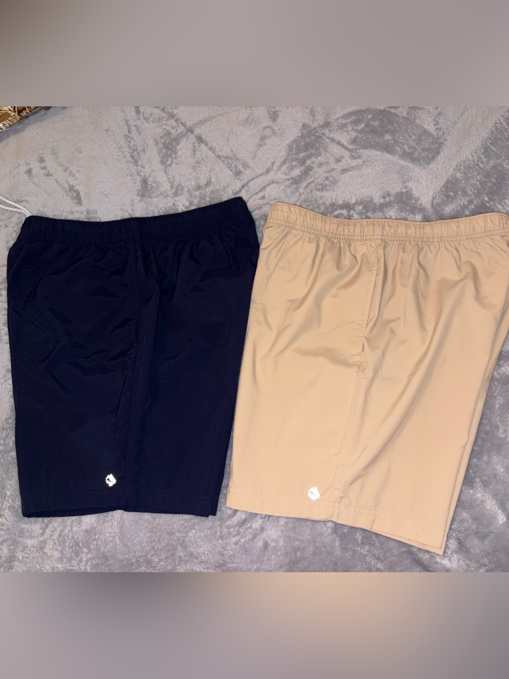 2PAIS OF SHORTS OCEAN + COAST SIZE MEDIUM NEVER WORN